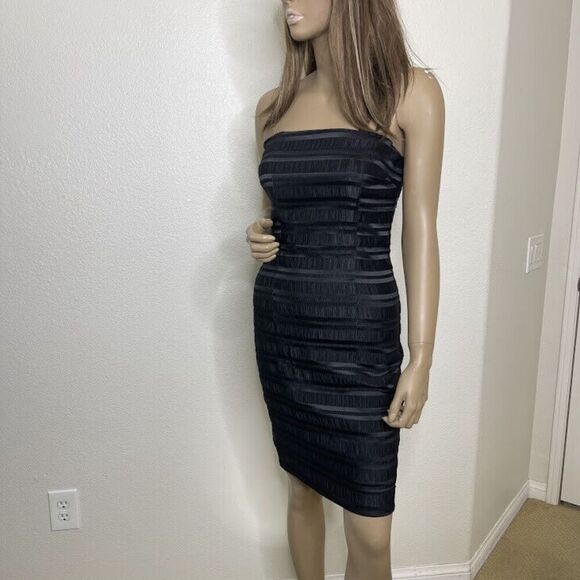 Black Halo Eve Strapless Dress Sz 2 Cocktail Event LBD Mini Pencil Sheath Formal - Picture 1 of 14